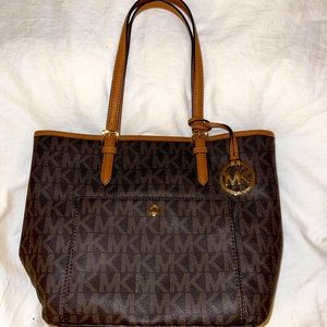 Michael Kors Medium Jet Set Signature Tote